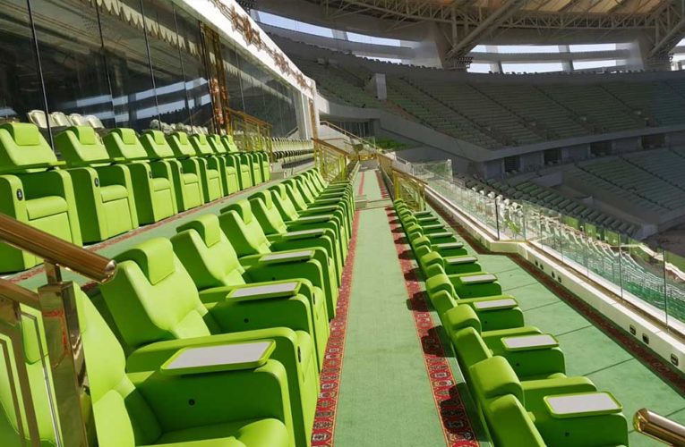 En Turkmenistán volvió el futbol con aficionados en las tribunas