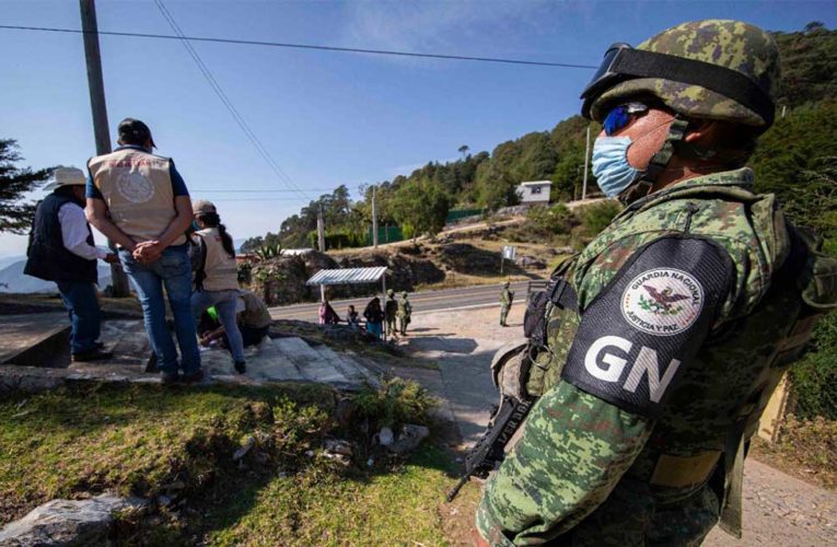 Entregan pensiones para 10 mil personas de la Sierra de Querétaro