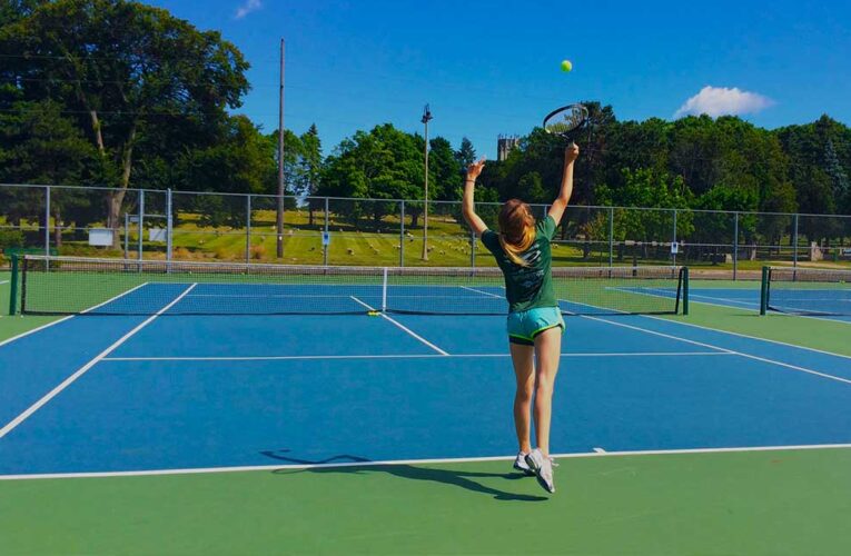 Campos de golf y tenis en Inglaterra reabrirán este miércoles