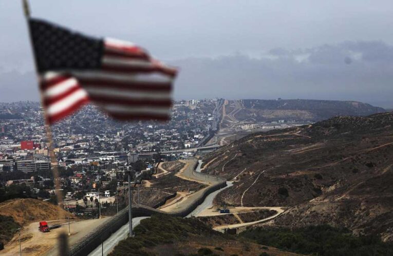 Estados Unidos podría extender el cierre de la frontera con México