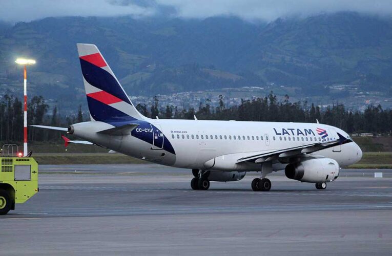 La aerolínea LATAM despide a mil 400 trabajadores