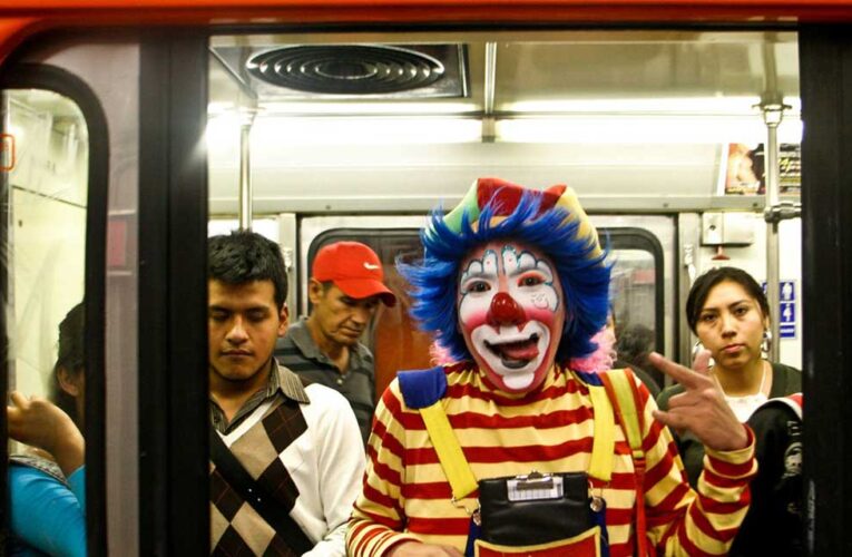 Metro lanza campaña ‘Que no te cargue el payaso’, para fomentar el uso de cubrebocas