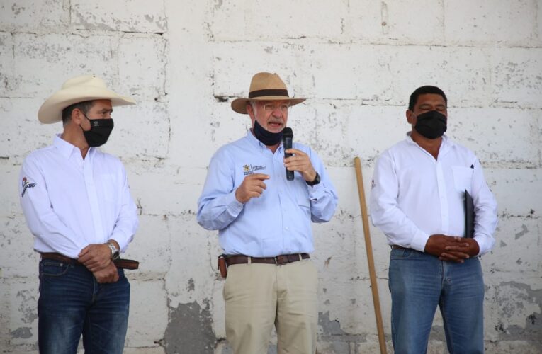 SEDEA Entrega Apoyos a Ganaderos de Colón