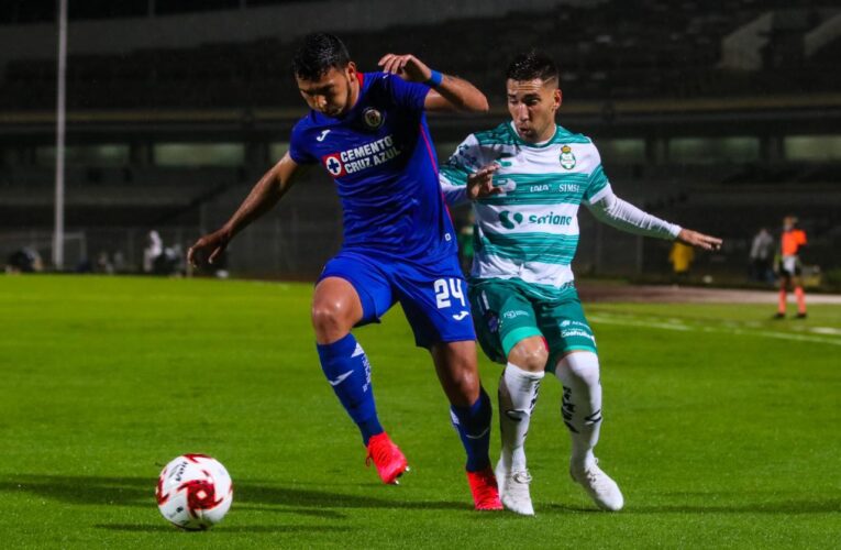 Con polémica arbitral, Cruz Azul se llevó sus primeros tres puntos del torneo en casa contra Santos