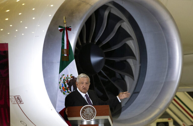 AMLO asegura que la venta de boletos de la rifa del avión presidencial ha sido baja