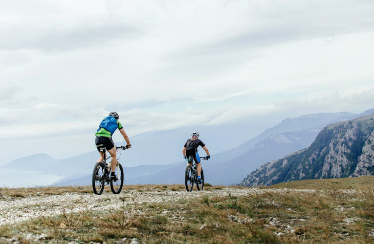 Estudiantes de UTC presentan ruta ciclista en Foro Nacional de Turismo 2020