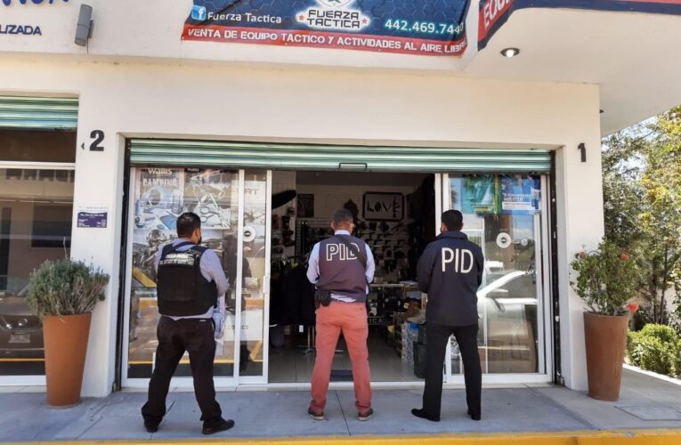 Aseguran tienda que vendía insignias falsas de varias corporaciones policiales queretanas