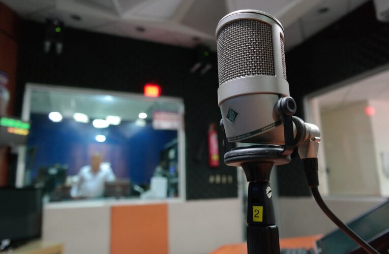 Compañías se disputan control de radiodifusoras en México