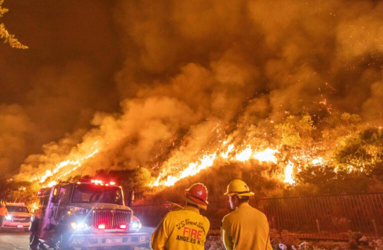 Continúan los incendios forestales en California