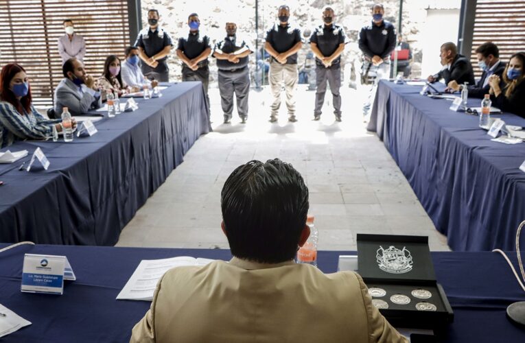 Reconocen a oficiales de Seguridad Pública en sesión de cabildo