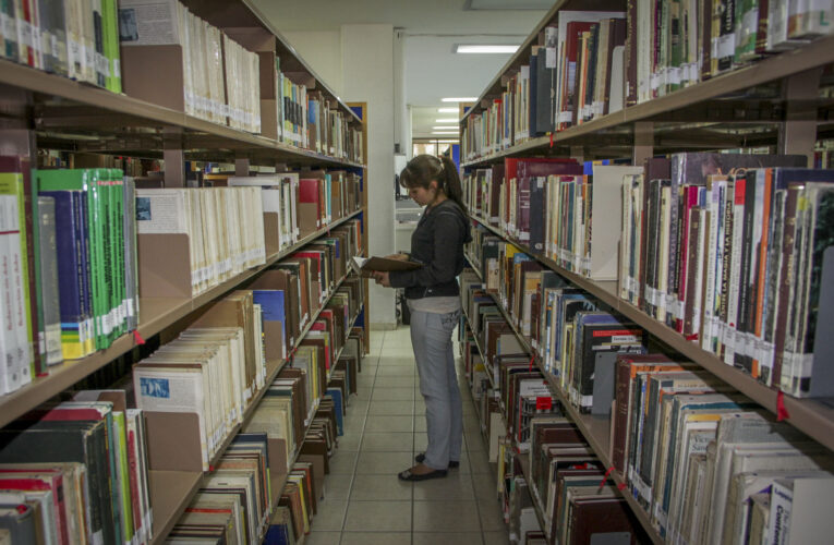 Pone dirección de bibliotecas de la UAQ varios libros disponibles en línea para bachillerato