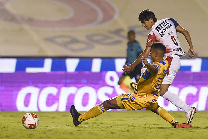 Sábado de sorpresas en la liga mx: Chivas gana a Tigres y Atlas vence a Cruz Azul, Pumas líder e invicto