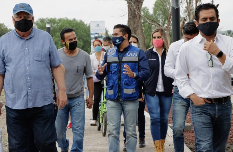 Roberto Sosa realiza informe en calle y supervisión de obras en Corregidora