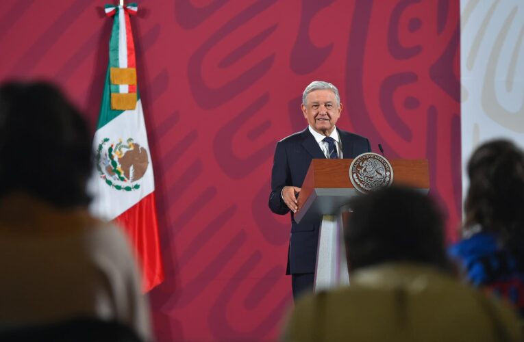 AMLO revela denuncias por ventas ilegales de vacunas contra influenza