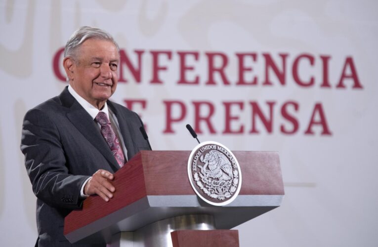 AMLO pide a FRENAAA que no acaparen el Zócalo