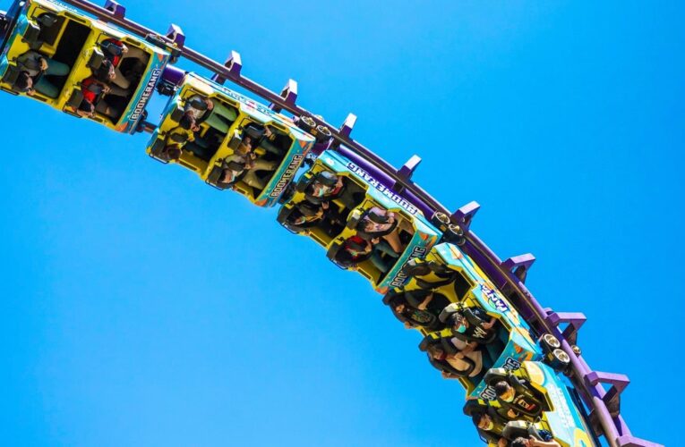 Críticas y memes por reapertura de Six Flags México