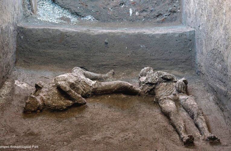 Restos de dos víctimas de erupción del año 79 d.C. en Pompeya