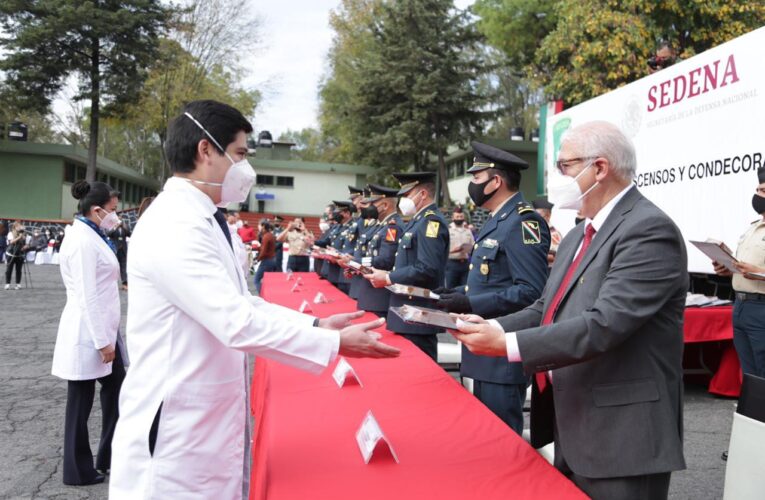 Recibieron la condecoración Miguel Hidalgo 35 trabajadores del sector salud del IMSS