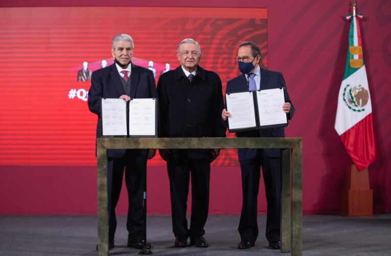 AMLO firma acuerdo con IP y sector obrero sobre el outsourcing