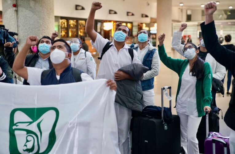 Personal médico y de enfermería del IMSS arriba a la Ciudad de México para integrarse a la Operación Chapultepec