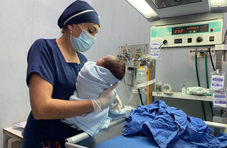Nace primer bebé del IMSS en 2021 con estrictas medidas de sanidad por COVID-19