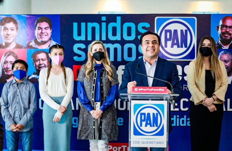 Luis Bernardo Nava se presentó al pre registro como candidato para la presidencia municipal de Querétaro