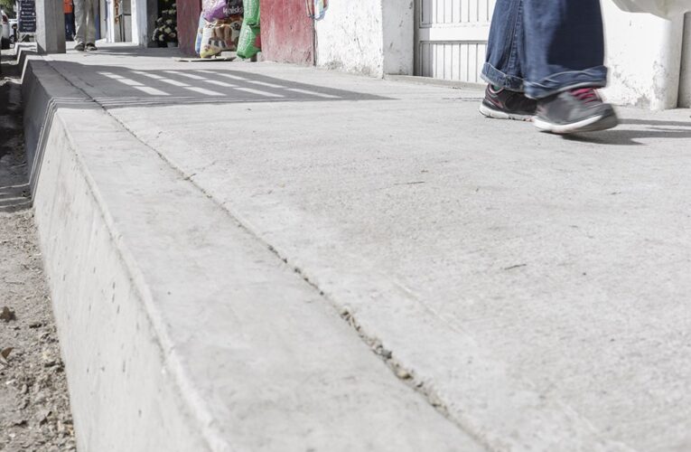 Mejoran movilidad peatonal en Santa Bárbara