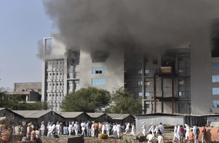 Incendio en la mayor fabrica de vacunas del mundo contra COVID-19