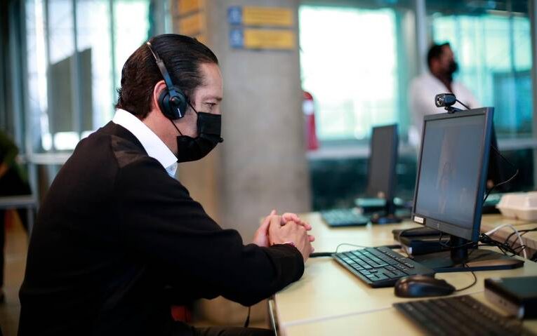 Visita el gobernador Francisco Domínguez call center COVID-19