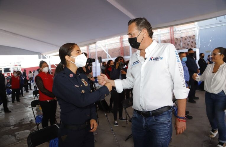 El candidato por la gubernatura de Querétaro Mauricio Kuri se reúne con el H. Cuerpo de Bomberos de San Juan del Río