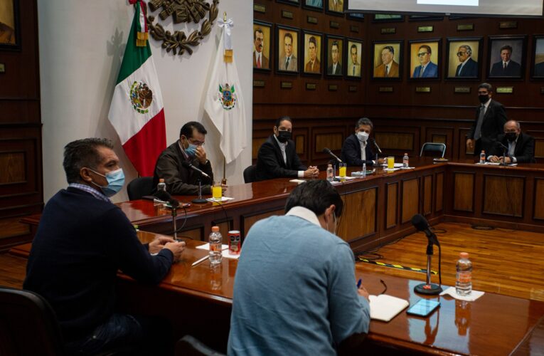 Presentó el gobernador ante autoridades de salud el programa de vacunación a trabajadores de la educación