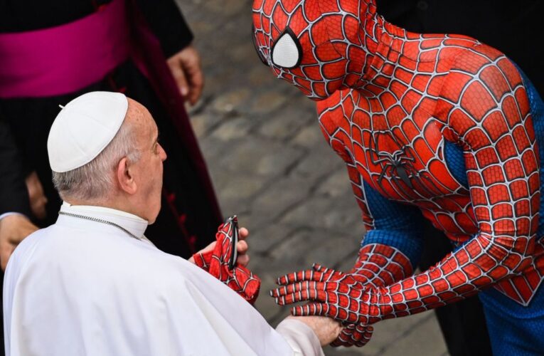 El papa Francisco recibió la visita de Spider-Man.