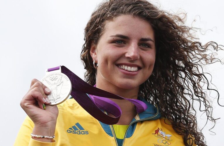 Condón ayuda a la palista australiana, Jessica Fox, a llevarse el bronce.