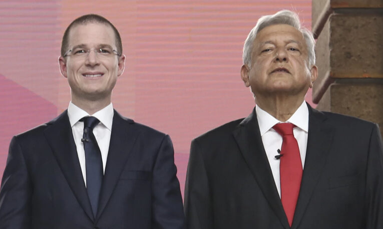 No te a pares ni huyas, dice AMLO a Anaya