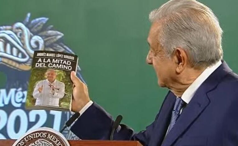 Presenta AMLO su libro “A la mitad del camino”