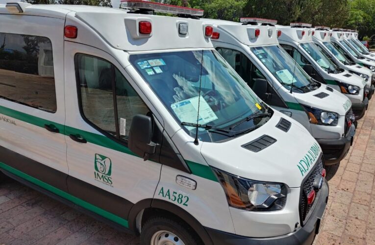 IMSS Querétaro recibe 11 ambulancias.