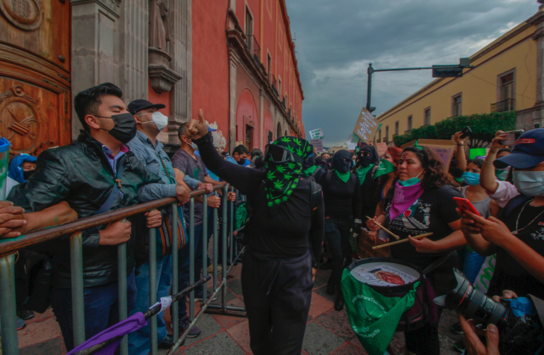 Tres negocios fueron dañados durante marcha 28S en Querétaro: CANACO