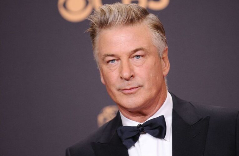 Alec Baldwin asesina a una persona y hiere a otra al accionar un arma de utilería durante rodaje de película