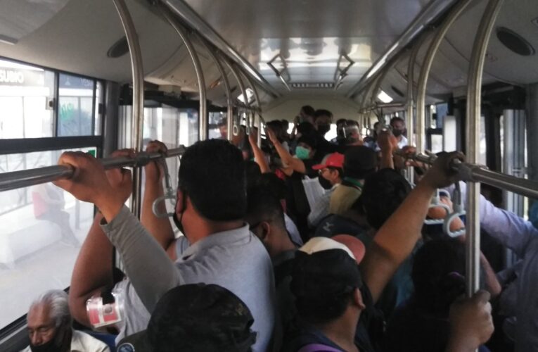 Transporte público en Querétaro se complica tras haber pasado a Escenario A.