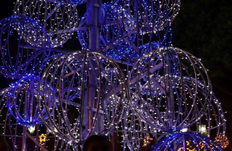 Encienden Árbol e inauguran Bazar Navideño en Corregidora