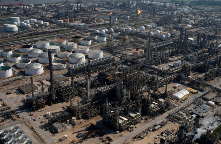 Gobierno de EU aprueba a PEMEX compra de refinería Deer Park.