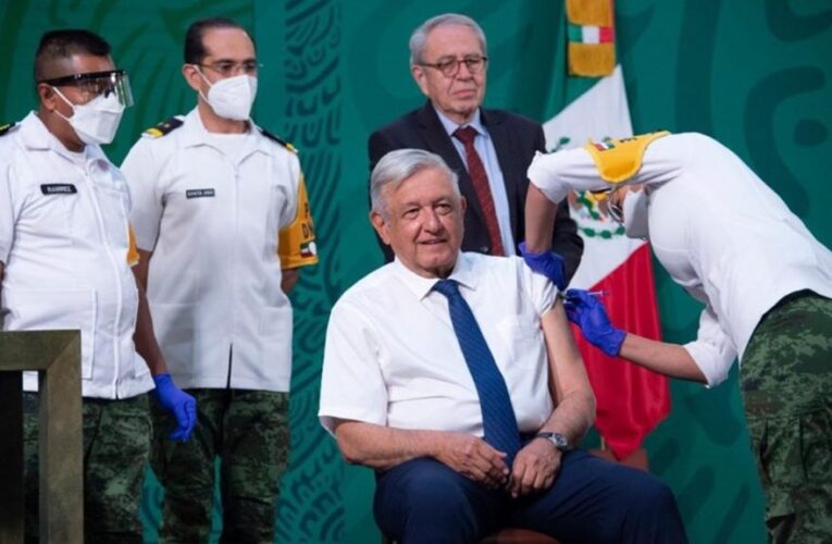 AMLO recibe tercera dosis anticovid; empieza la vacunación de refuerzos en 5 estados de la República.