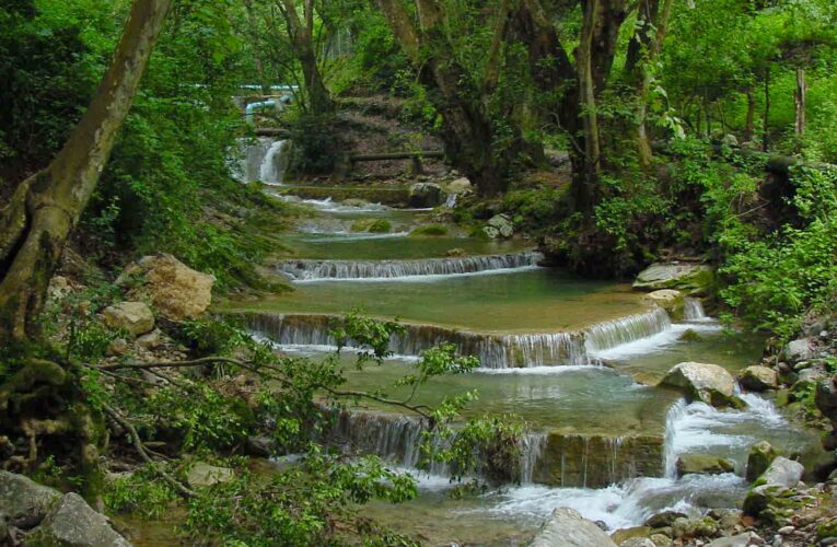 Cascada Chuveje cerró debido a aumentos de contagios de Covid-19, fue decisión del dueño, no de autoridades.