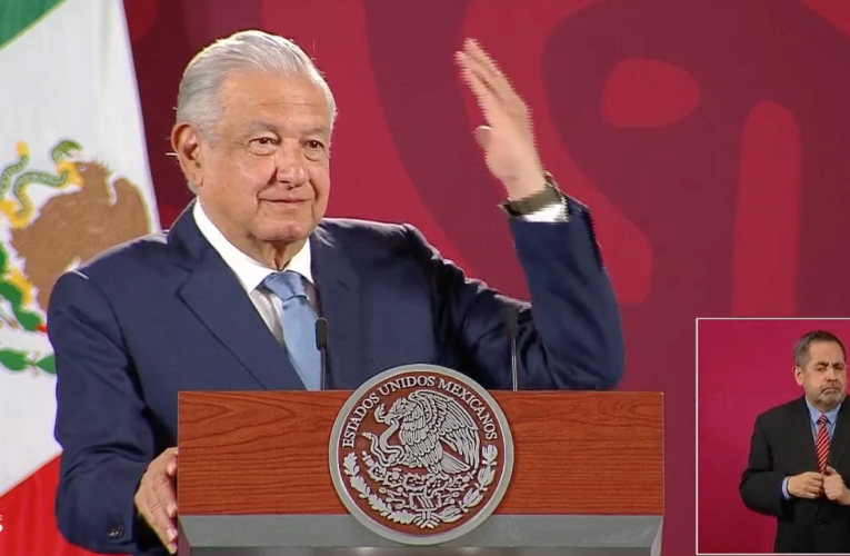 Pese a veda electoral, AMLO vuelve a hablar de consulta por ‘Revocación de Mandato’.