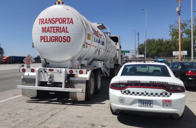 Aseguran tracto que transportaba hidrocarburo ilegalmente en la México-Querétaro