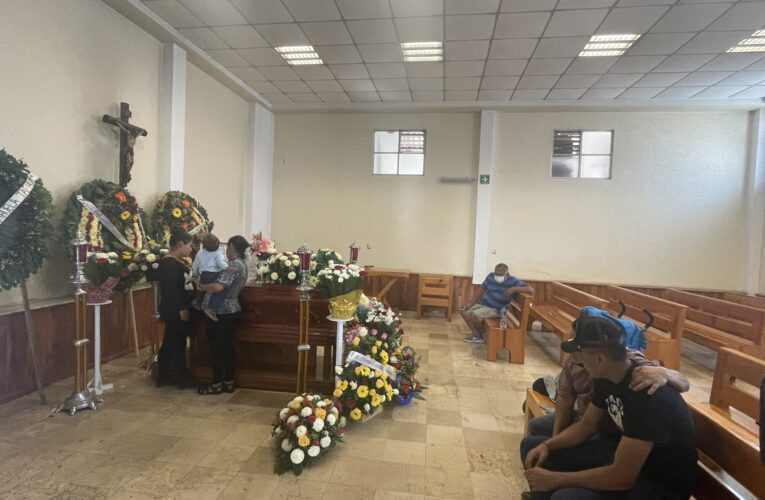 Amenazan a reporteros que cubrían funeral de Armando Linares, periodista asesinado en Zitácuaro, Michoacán