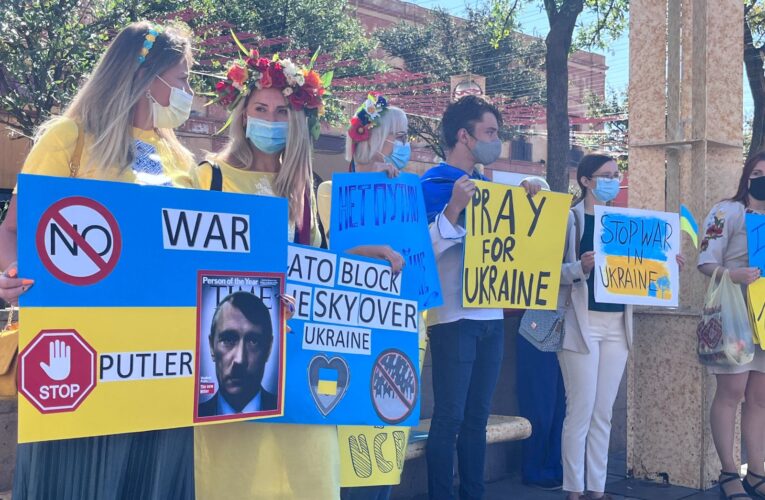 Se manifiestan por la Paz de Ucrania en Querétaro