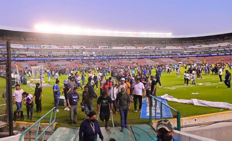 Liga MX definirá futuro de las “barras”; no se descarta desafiliación de Querétaro: Mikel Arriola.