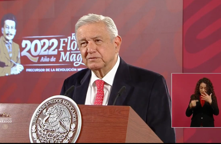 AMLO se molesta por cuestionamiento de supuesta corrupción de su sobrina y se va de la mañanera.