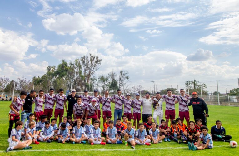 Halcones de Querétaro comparte momentos con Niños de la Selección Sub-11 de Querétaro.